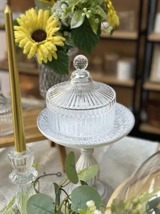 Mesa de girasoles y cristal en SuperHome — foto 7 de 8