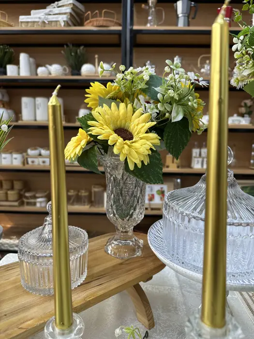 Mesa de girasoles y cristal en SuperHome — foto 8 de 8