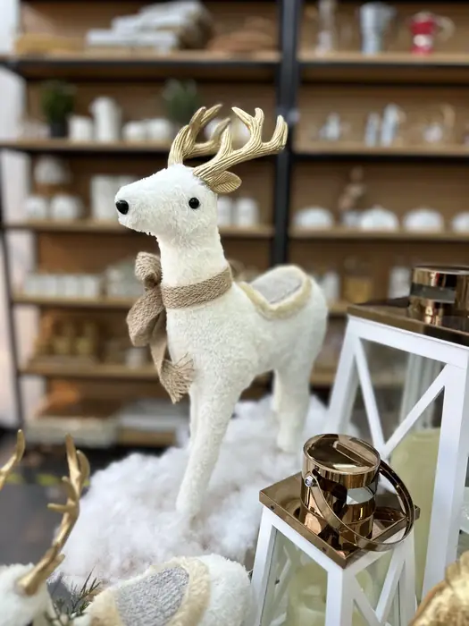 Mesa de nacimiento blanco y dorado en SuperHome — foto 6 de 8
