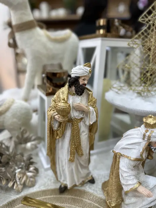 Mesa de nacimiento blanco y dorado en SuperHome — foto 8 de 8