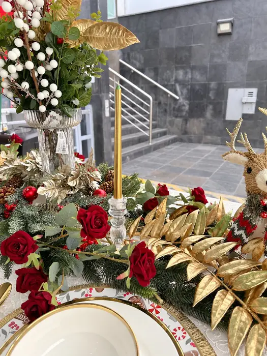 Mesa del taller navideño en SuperHome — foto 1 de 4