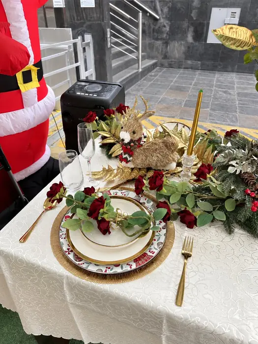 Mesa del taller navideño en SuperHome — foto 4 de 4