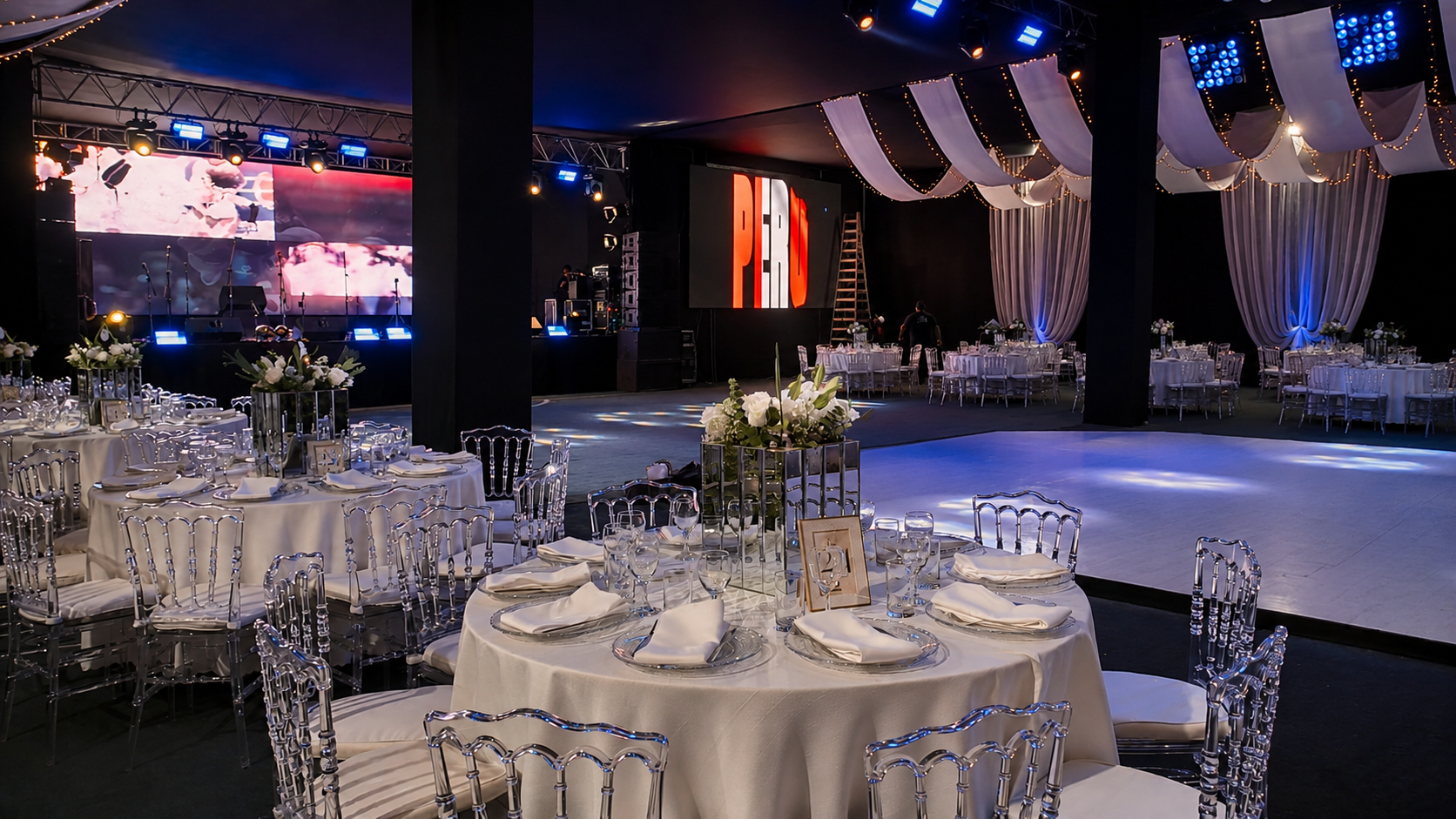 Salón de eventos del aniversario Walon 35 años, con pista iluminada