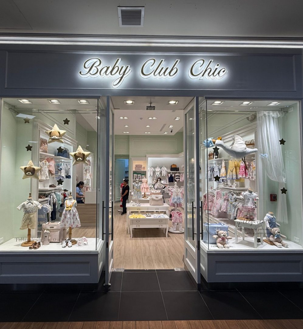 Boutique infantil con nichos retroiluminados